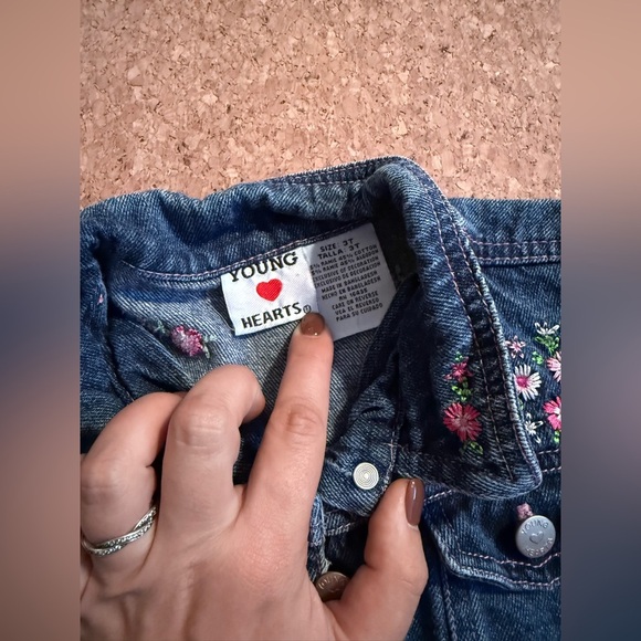Embroidered floral denim jacket size 3 years EUC - Picture 2 of 3